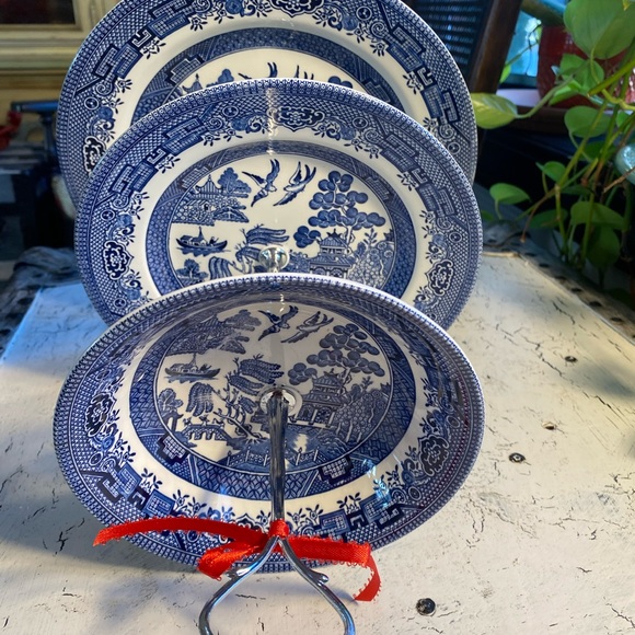 Blue Willow 3 Tired Cupcakes Stand - Picture 9 of 11